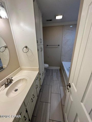 7426 Berry Drive, Grand Ridge, FL 32442