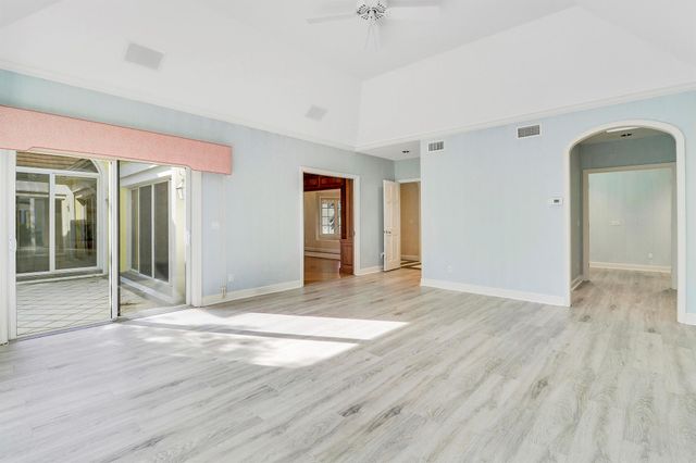 7107 SE Golfhouse Drive, Hobe Sound, FL 33455