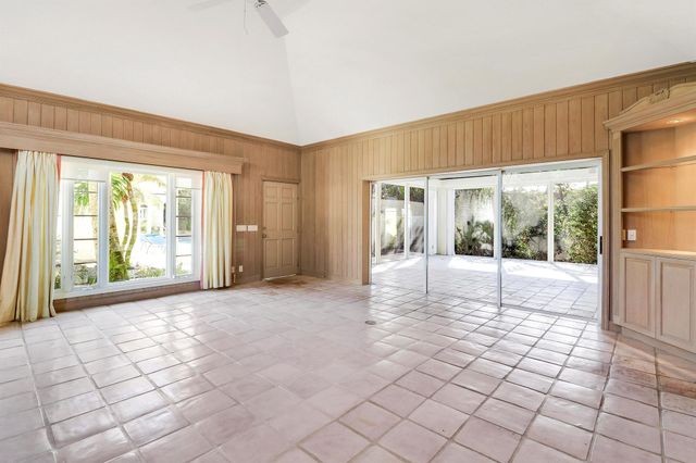 7107 SE Golfhouse Drive, Hobe Sound, FL 33455