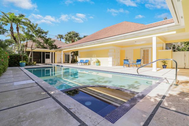 7107 SE Golfhouse Drive, Hobe Sound, FL 33455