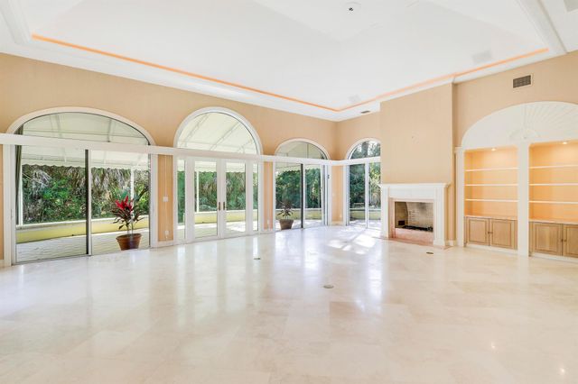 7107 SE Golfhouse Drive, Hobe Sound, FL 33455