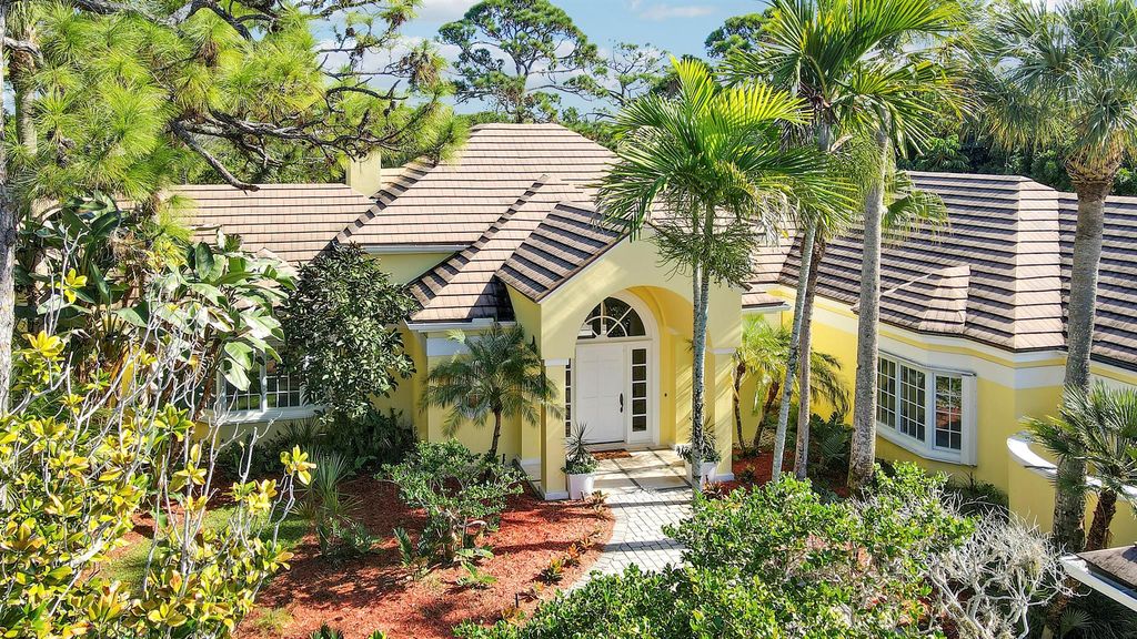 7107 SE Golfhouse Drive, Hobe Sound, FL 33455