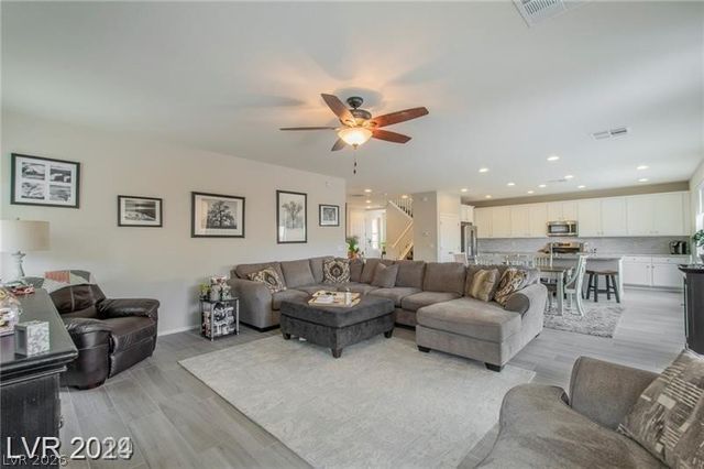 829 Lower Lake Court, North Las Vegas, NV 89084