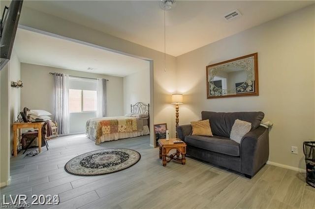 829 Lower Lake Court, North Las Vegas, NV 89084