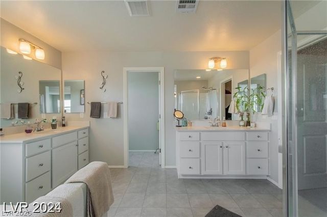 829 Lower Lake Court, North Las Vegas, NV 89084