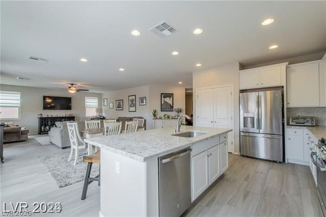 829 Lower Lake Court, North Las Vegas, NV 89084