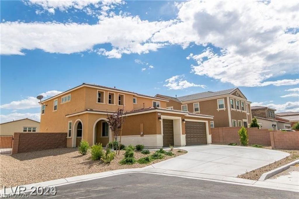 829 Lower Lake Court, North Las Vegas, NV 89084