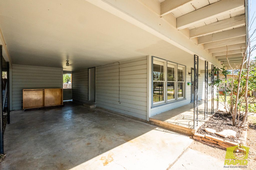 Image 7 of property listing at 2840 W Twohig Avenue, San Angelo, TX 76901