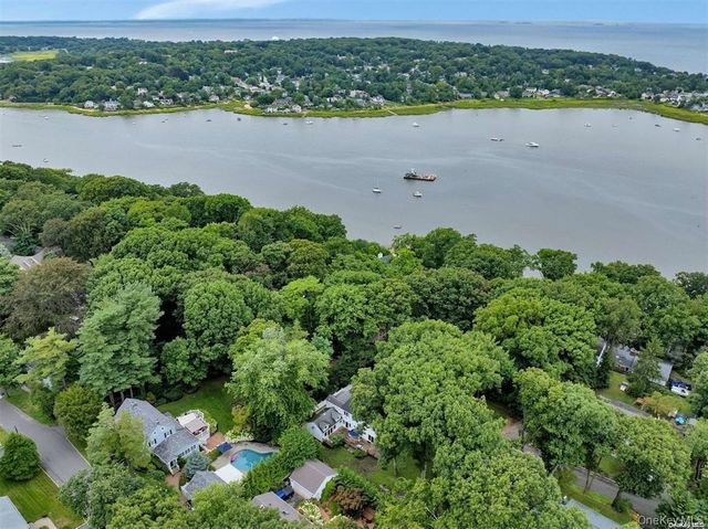 758 Connecticut View Drive, Mill Neck, NY 11771