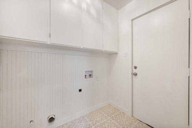 816 W Cedar Street, Floydada, TX 79235