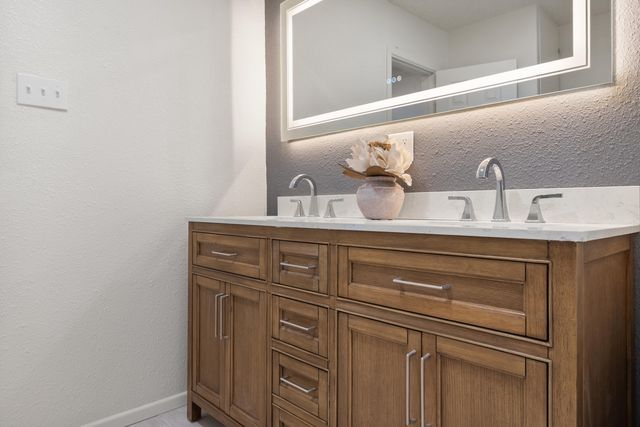 816 W Cedar Street, Floydada, TX 79235