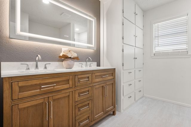 816 W Cedar Street, Floydada, TX 79235