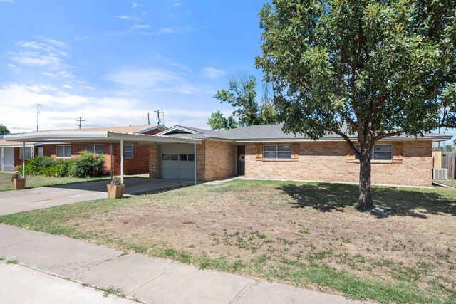 816 W Cedar Street, Floydada, TX 79235