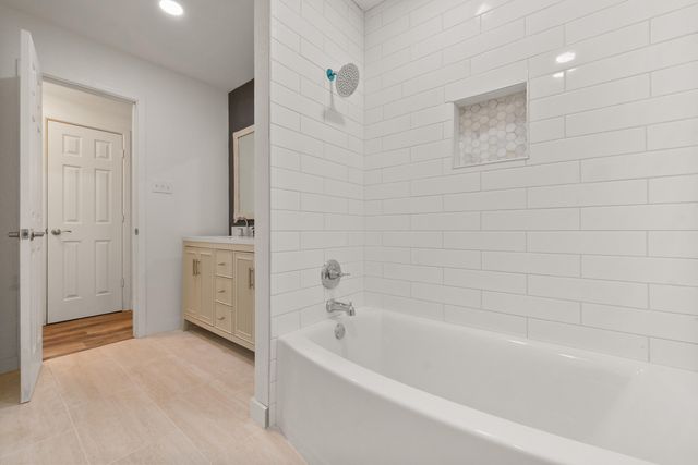 816 W Cedar Street, Floydada, TX 79235