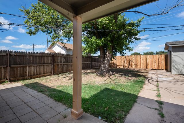 816 W Cedar Street, Floydada, TX 79235