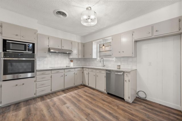 816 W Cedar Street, Floydada, TX 79235