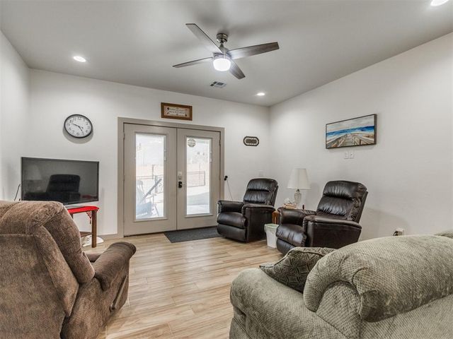 1305 Katelyn Court, Yukon, OK 73099