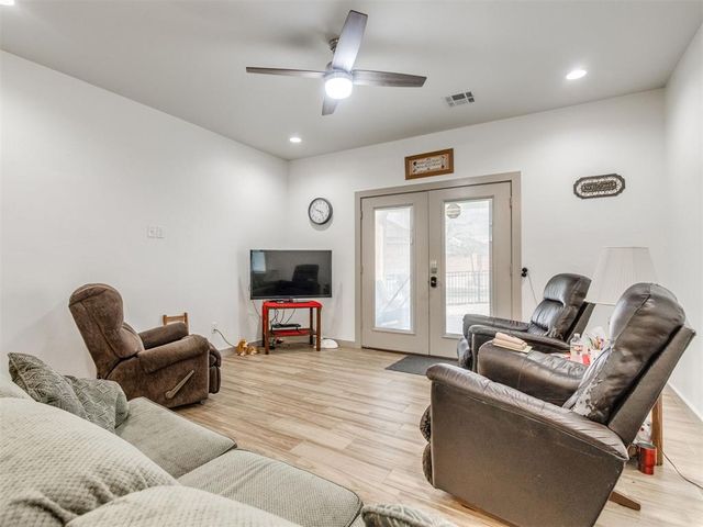 1305 Katelyn Court, Yukon, OK 73099