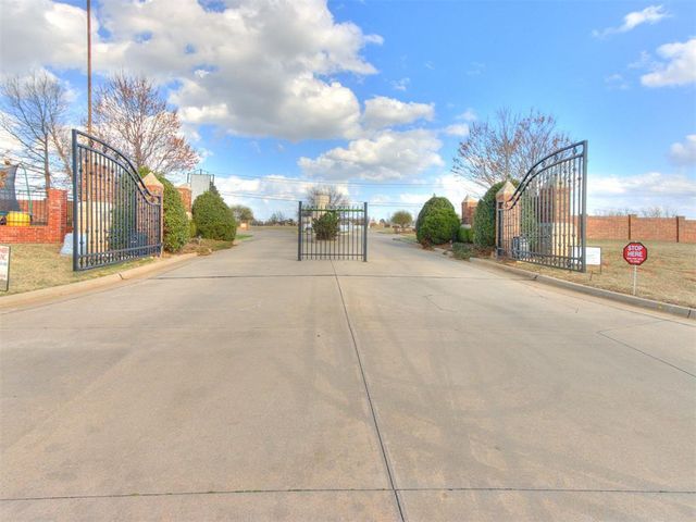 1305 Katelyn Court, Yukon, OK 73099