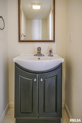 3510 N Kingston Dr Apt 8, Peoria, IL 61604