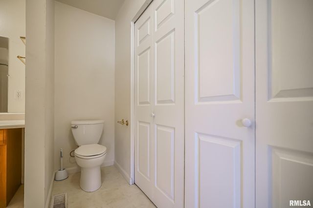 3510 N Kingston Dr Apt 8, Peoria, IL 61604