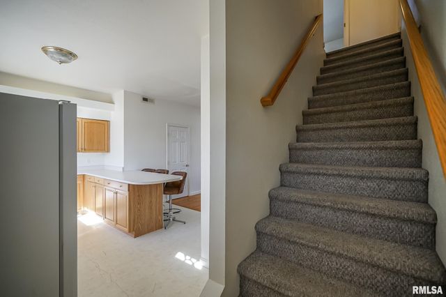 3510 N Kingston Dr Apt 8, Peoria, IL 61604