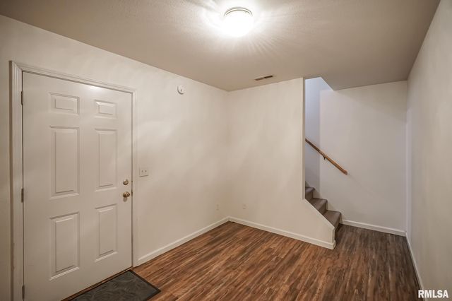 3510 N Kingston Dr Apt 8, Peoria, IL 61604