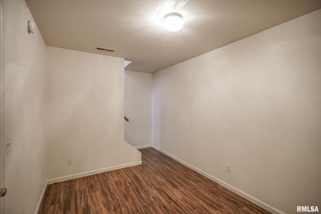 3510 N Kingston Dr Apt 8, Peoria, IL 61604