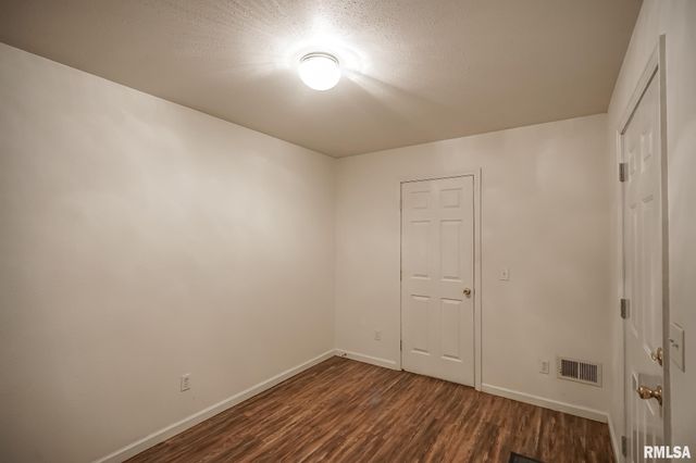 3510 N Kingston Dr Apt 8, Peoria, IL 61604