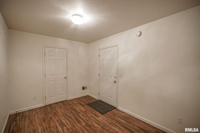 3510 N Kingston Dr Apt 8, Peoria, IL 61604