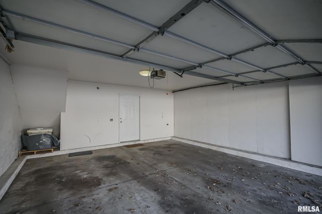 3510 N Kingston Dr Apt 8, Peoria, IL 61604