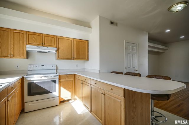 3510 N Kingston Dr Apt 8, Peoria, IL 61604