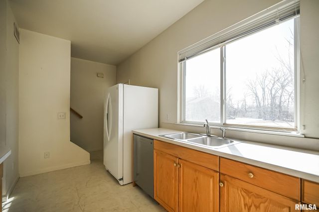 3510 N Kingston Dr Apt 8, Peoria, IL 61604