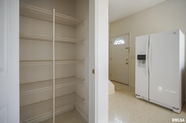 3510 N Kingston Dr Apt 8, Peoria, IL 61604