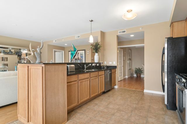 425 BENJAMIN Drive 202, Vernon Hills, IL 60061