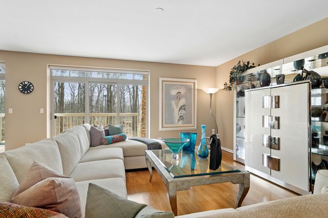 425 BENJAMIN Drive 202, Vernon Hills, IL 60061