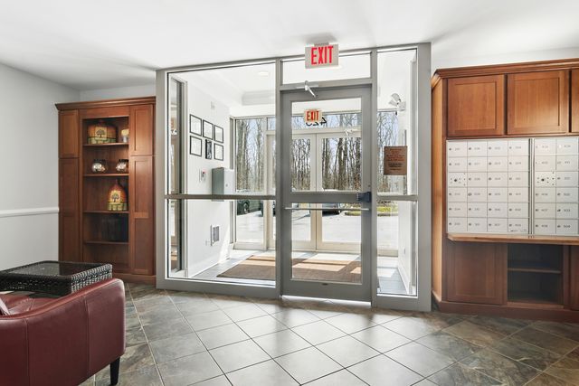 425 BENJAMIN Drive 202, Vernon Hills, IL 60061