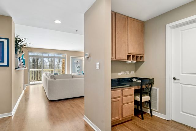 425 BENJAMIN Drive 202, Vernon Hills, IL 60061