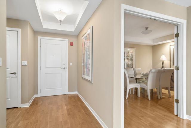 425 BENJAMIN Drive 202, Vernon Hills, IL 60061