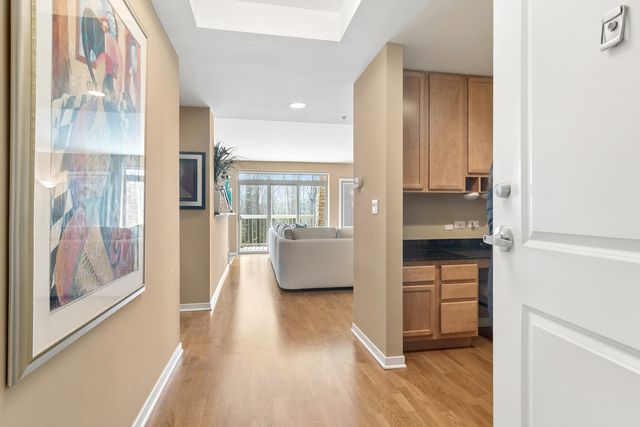 425 BENJAMIN Drive 202, Vernon Hills, IL 60061