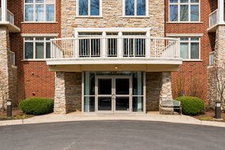 425 BENJAMIN Drive 202, Vernon Hills, IL 60061
