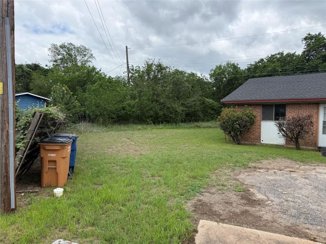 1303 Falcon CV, Austin, TX 78745