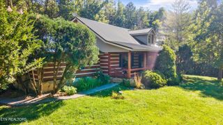 686 Thomas Rd, Sevierville, TN 37876
