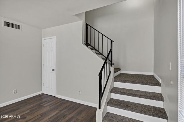 5220 W LYNWOOD Street, Phoenix, AZ 85043