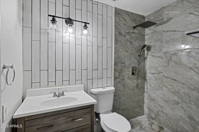 5220 W LYNWOOD Street, Phoenix, AZ 85043