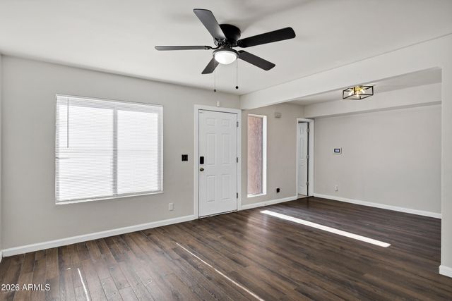 5220 W LYNWOOD Street, Phoenix, AZ 85043