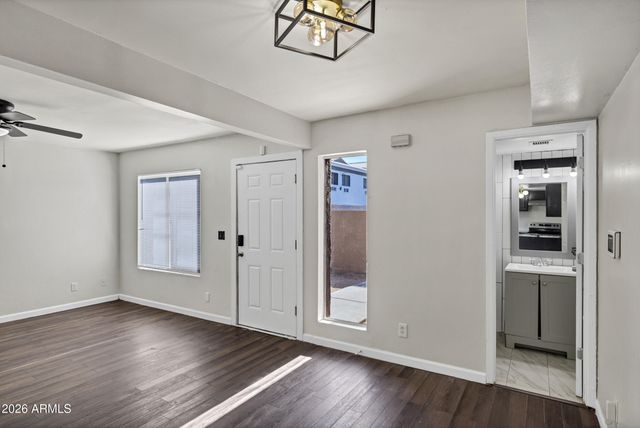 5220 W LYNWOOD Street, Phoenix, AZ 85043