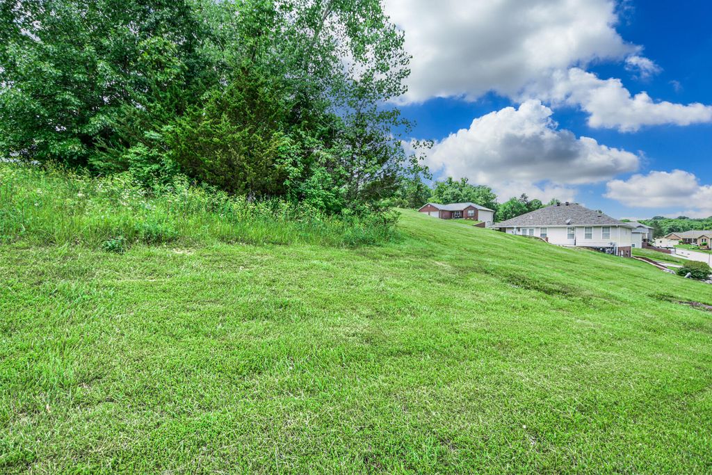 3312 CODY DR, Jefferson City, MO 65109