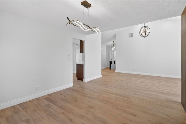 13458 S Westview Drive V4, Palos Heights, IL 60463