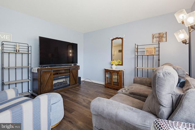 206 RED CEDAR LN, Marietta, PA 17547